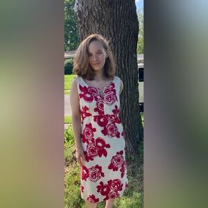 Sleeveless V neck,Guaita fuchsia floral.